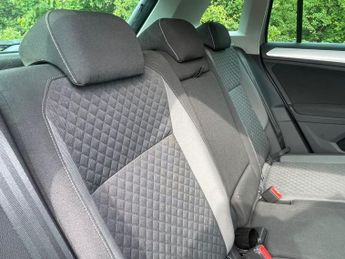 VOLKSWAGEN TIGUAN 2.0 TDI BlueMotion Tech SE Navigation SUV 5dr Diesel DSG 4Motion