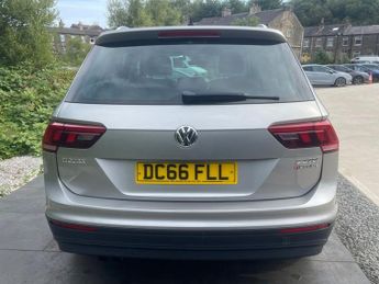 VOLKSWAGEN TIGUAN 2.0 TDI BlueMotion Tech SE Navigation SUV 5dr Diesel DSG 4Motion