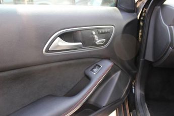 MERCEDES-BENZ GLA 1.6 GLA200 AMG Line Edition (Plus) SUV 5dr Petrol 7G-DCT Euro 6 
