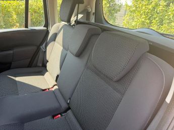 RENAULT GRAND MODUS 1.6 VVT Dynamique MPV 5dr Petrol Auto Euro 5 (111 ps)