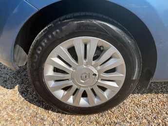 RENAULT GRAND MODUS 1.6 VVT Dynamique MPV 5dr Petrol Auto Euro 5 (111 ps)