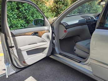 MERCEDES-BENZ E CLASS 3.2 E320 Avantgarde Saloon 4dr Petrol Automatic (238 g/km, 224 b