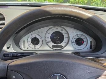 MERCEDES-BENZ E CLASS 3.2 E320 Avantgarde Saloon 4dr Petrol Automatic (238 g/km, 224 b