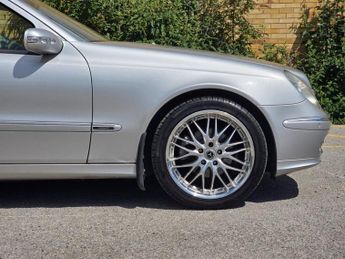 MERCEDES-BENZ E CLASS 3.2 E320 Avantgarde Saloon 4dr Petrol Automatic (238 g/km, 224 b
