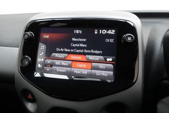 TOYOTA AYGO 1.0 VVT-i x-play Hatchback 5dr Petrol x-shift Euro 6 (71 ps)