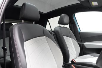 VOLKSWAGEN ID.3 Pro Performance 58kWh Family Hatchback 5dr Electric Auto (204 ps