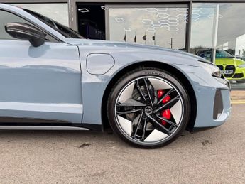 AUDI RS e-tron GT 93.4kWh Carbon Vorsprung Saloon 4dr Electric Auto quattro (598 p