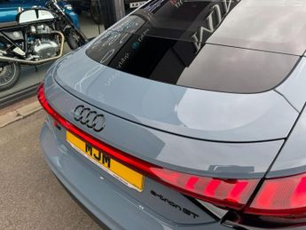 AUDI RS e-tron GT 93.4kWh Carbon Vorsprung Saloon 4dr Electric Auto quattro (598 p