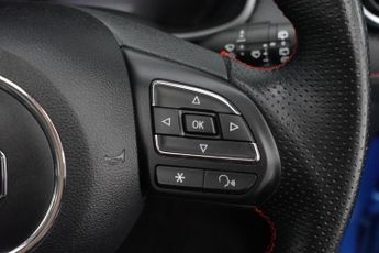 MG MG ZS 72.6kWh Trophy Connect Long Range SUV 5dr Electric Auto (156 ps)