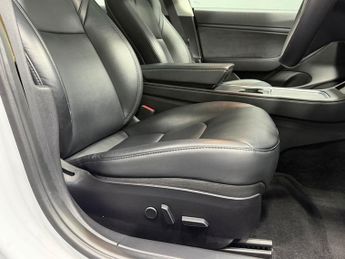 TESLA Model 3 Standard Range Plus Saloon 4dr Electric Auto RWD (241 bhp)