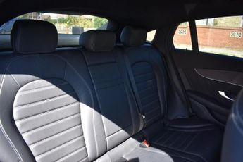 MERCEDES-BENZ GLC 2.0 GLC300d AMG Line (Premium) Coupe 5dr Diesel G-Tronic+ 4MATIC