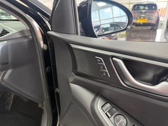 HYUNDAI IONIQ 38.3kWh Premium SE Hatchback 5dr Electric Auto (136 ps)