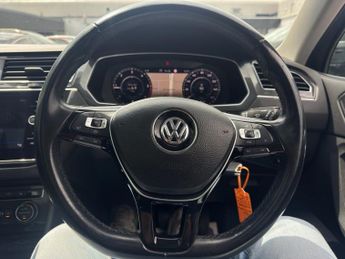 VOLKSWAGEN TIGUAN 2.0 TDI SEL SUV 5dr Diesel DSG Euro 6 (s/s) (150 ps)