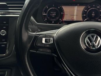 VOLKSWAGEN TIGUAN 2.0 TDI SEL SUV 5dr Diesel DSG Euro 6 (s/s) (150 ps)