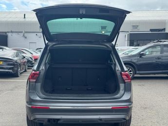 VOLKSWAGEN TIGUAN 2.0 TDI SEL SUV 5dr Diesel DSG Euro 6 (s/s) (150 ps)