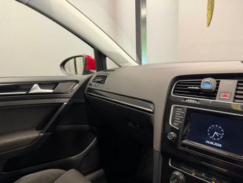 VOLKSWAGEN GOLF 2.0 TDI BlueMotion Tech GT Hatchback 5dr Diesel DSG Euro 5 (s/s)