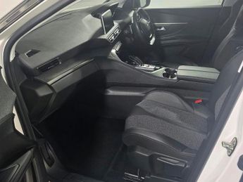 PEUGEOT 5008 1.2 PureTech Allure SUV 5dr Petrol EAT Euro 6 (s/s) (130 ps)