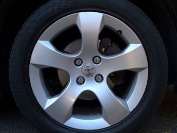 PEUGEOT 3008 1.6 VTi Sport SUV 5dr Petrol Manual Euro 5 (120 ps)