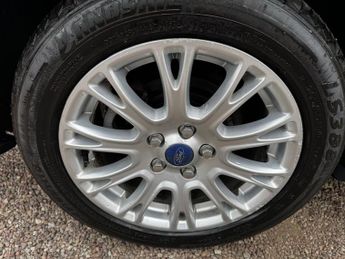 FORD FOCUS 1.6 Titanium Estate 5dr Petrol Powershift Euro 5 (125 ps)