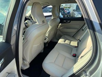 VOLVO XC60 2.0 D4 Momentum SUV 5dr Diesel Auto AWD Euro 6-2 OWNER CAR-HEATE