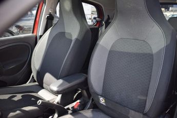 SMART FORFOUR 17.6kWh Premium Hatchback 5dr Electric Auto (22kW Charger) (82 p