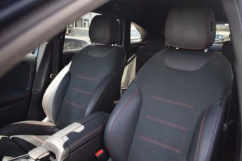 MERCEDES-BENZ GLA 1.3 GLA200 AMG Line (Premium) SUV 5dr Petrol 7G-DCT Euro 6 (s/s)