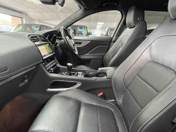 JAGUAR F-PACE 2.0 D165 R-Sport SUV 5dr Diesel Manual Euro 6 (s/s) (163 ps)