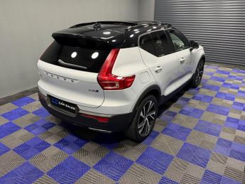 VOLVO XC40 2.0 D4 R-Design Pro SUV 5dr Diesel Auto AWD Euro 6 (s/s) (190 ps