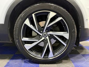 VOLVO XC40 2.0 D4 R-Design Pro SUV 5dr Diesel Auto AWD Euro 6 (s/s) (190 ps