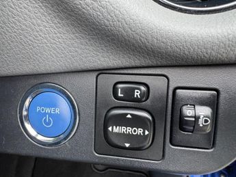 TOYOTA YARIS 1.5 VVT-h Icon Tech Hatchback 5dr Petrol Hybrid E-CVT Euro 6 (s/