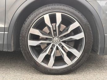 VOLKSWAGEN TIGUAN 2.0 TDI BlueMotion Tech R-Line SUV 5dr Diesel DSG 4Motion Euro 6