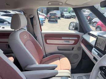 VOLKSWAGEN ID. BUZZ White Pro 77kWh 1ST Edition MPV, 18,050 miles, EV, Automatic, 21