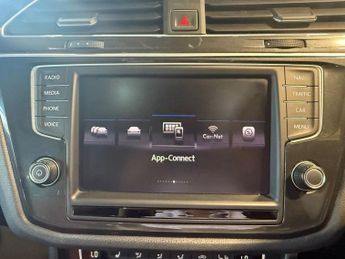 VOLKSWAGEN TIGUAN 2.0 TSI BlueMotion Tech SEL SUV 5dr Petrol DSG 4Motion Euro 6 (s