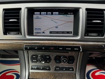 JAGUAR XF 2.2d R-Sport Sportbrake 5dr Diesel Auto Euro 5 (s/s) (200 ps)