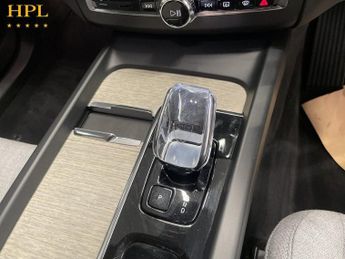 VOLVO XC60 2.0h T8 Recharge 18.8kWh Ultimate Dark SUV 5dr Petrol Plug-in Hy