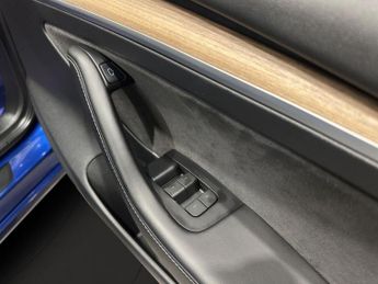 TESLA Model 3 (Dual Motor) Long Range Saloon 4dr Electric Auto 4WDE (346 ps)
