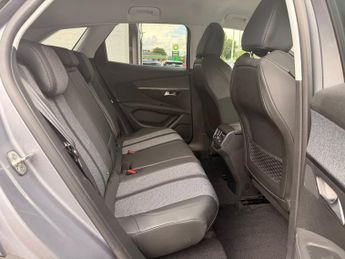 PEUGEOT 3008 1.6 PureTech Allure SUV 5dr Petrol EAT Euro 6 (s/s) (180 ps)