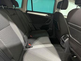 VOLKSWAGEN TIGUAN 2.0 TDI SE Navigation SUV 5dr Diesel DSG Euro 6 (s/s) (150 ps)