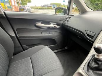 TOYOTA AURIS 1.4 D-4D TR Hatchback 5dr Diesel Manual (125 g/km, 90 bhp)