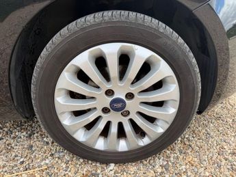 FORD KA 1.2 Zetec Hatchback 3dr Petrol Manual Euro 5 (s/s) (69 ps)