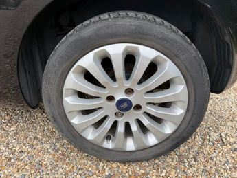 FORD KA 1.2 Zetec Hatchback 3dr Petrol Manual Euro 5 (s/s) (69 ps)