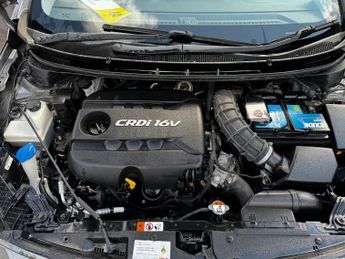 HYUNDAI I30 1.6 CRDi Blue Drive Style Nav Hatchback 5dr Diesel Manual Euro 5