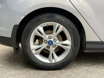 FORD FOCUS 1.6 Zetec Hatchback 5dr Petrol Manual Euro 5 (125 ps)