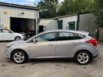 FORD FOCUS 1.6 Zetec Hatchback 5dr Petrol Manual Euro 5 (125 ps)