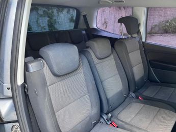 VOLKSWAGEN SHARAN 2.0 TDI BlueMotion Tech SE MPV 5dr Diesel DSG Euro 5 (s/s) (140 