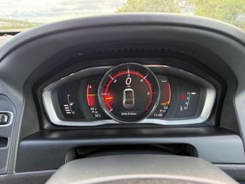 VOLVO XC60 2.4 D4 R-Design Lux Nav SUV 5dr Diesel Auto AWD Euro 6 (s/s) (19
