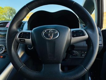 TOYOTA AURIS 1.8 VVT-h T Spirit Hatchback 5dr Petrol Hybrid CVT Euro 5 (s/s) 