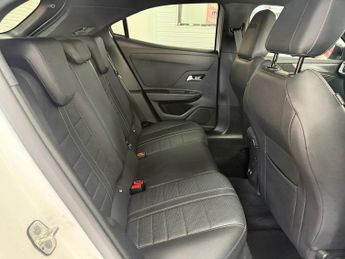 VAUXHALL MOKKA ELECTRIC 50kWh Ultimate SUV 5dr Electric Auto (136 ps)