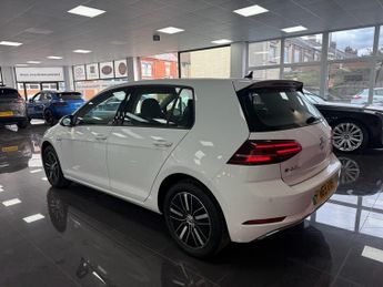 VOLKSWAGEN E-GOLF 35.8kWh e-Golf Hatchback 5dr Electric Auto (136 ps)