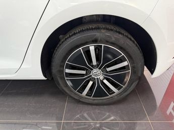 VOLKSWAGEN E-GOLF 35.8kWh e-Golf Hatchback 5dr Electric Auto (136 ps)